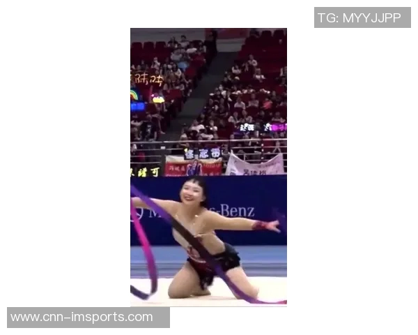 贺希宁微微一笑展现自信气场助力团队稳操胜券